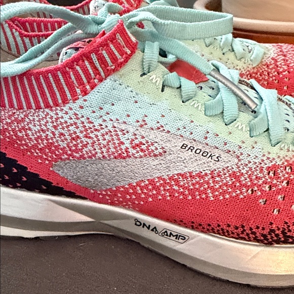 Brooks Vevitate 2 Womens 6.5 Running Shoe Coral, Blue & Black Knit - Picture 4 of 11